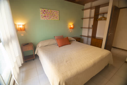 Classic Apart — el dormitorio, desde la puerta