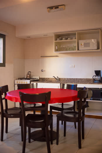 Family Apart — comedor y cocina
