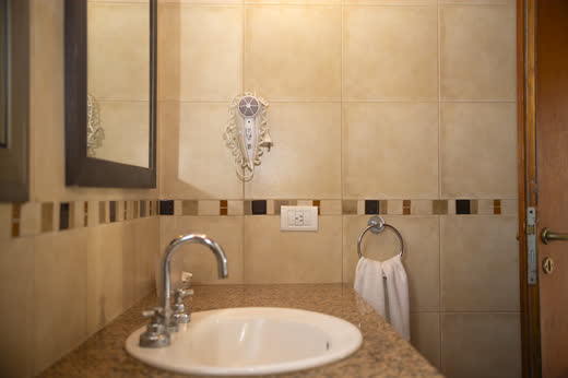 Luxury Apart — baño completo