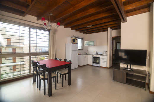 Luxury Apart — comedor y cocina