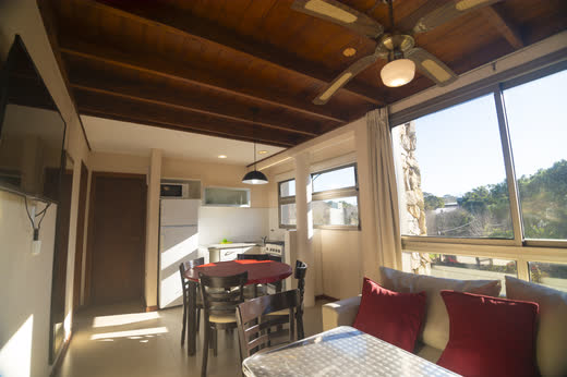 Luxury Apart II — el living comedor, desde la cocina